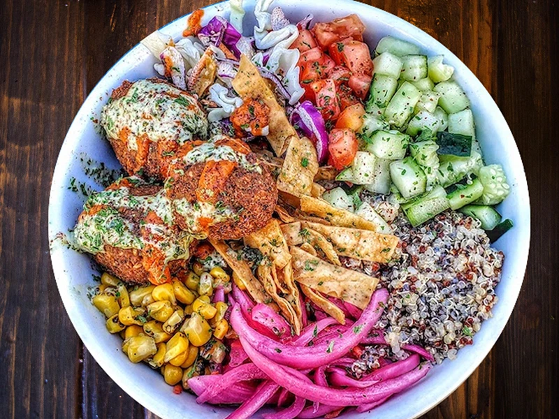 Vegan-salad-Berliner-Bowl-scaled