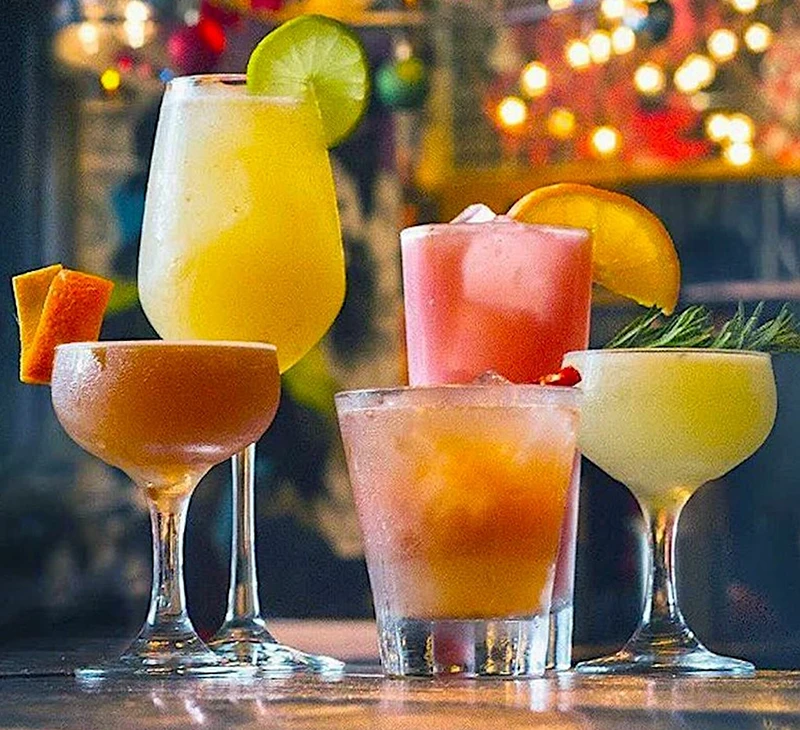 alcohol-drinks-takeout-cocktails-delivery