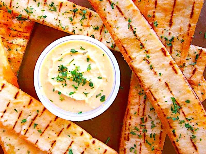 pita-strips-hummus-desert-min